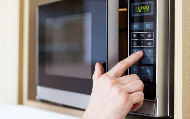 علت کار نکردن صفحه نمایش مایکروفر