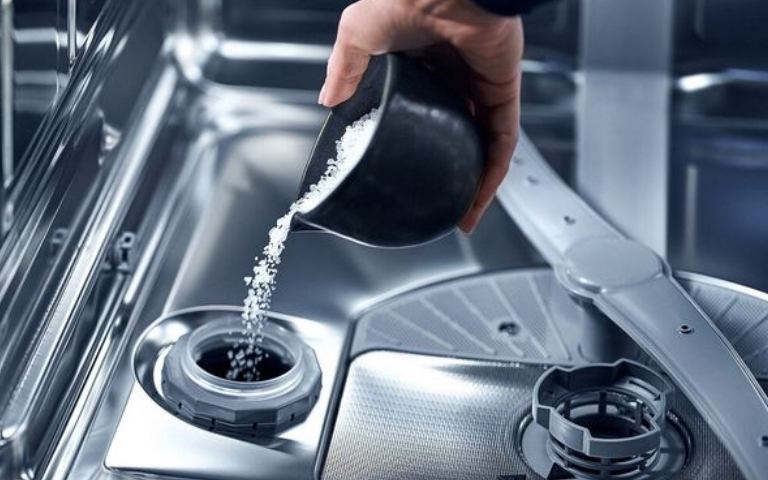 علت خاموش نشدن چراغ نمک ماشین ظرفشویی