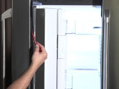 دلیل داغ شدن نوار دور درب یخچال